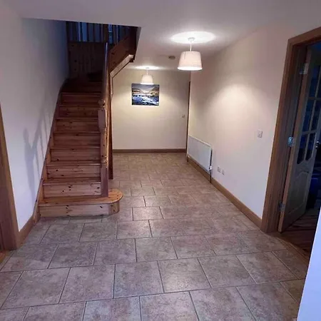 In Foxford, 8 Guests Rinnananny