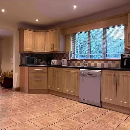 In Foxford, 8 Guests *