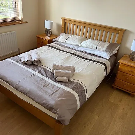 In Foxford, 8 Guests Rinnananny