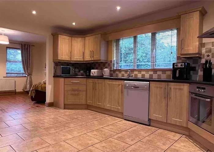 In Foxford, 8 Guests *